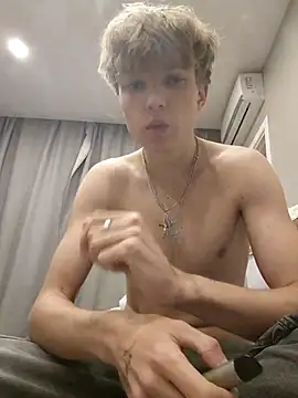 Snapshot of And25bn chatting on 11-14-25, 04:49 And25bn online show from 11-14-25, 04:49