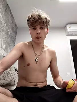 Snapshot of And25bn chatting on 12-22-25, 11:13 And25bn online show from 12-22-25, 11:13