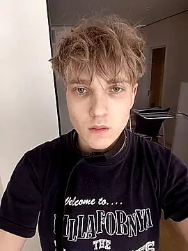 Snapshot of And25bn chatting on 02-18-26, 12:45 And25bn online show from 02-18-26, 12:45