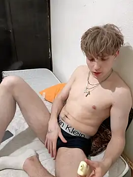 Snapshot of And25bn chatting on 03-05-26, 09:11 And25bn online show from 03-05-26, 09:11