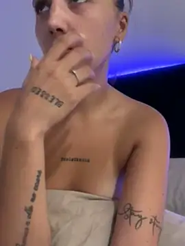 Snapshot of SlimmyTattoedGirl chatting on 02-18-25, 03:21 SlimmyTattoedGirl online show from 02-18-25, 03:21