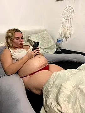 Princessemisse online show from 11-27-25, 04:31