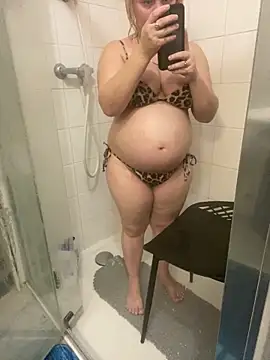 Snapshot of Princessemisse chatting on 12-22-25, 04:59 Princessemisse online show from 12-22-25, 04:59