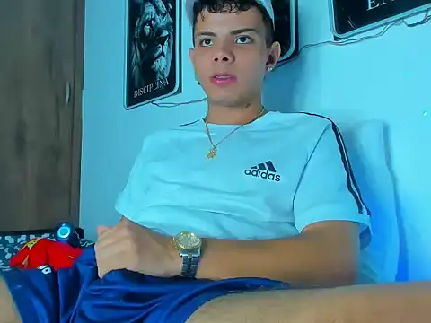 Snapshot of Alessandro_1610 chatting on 02-13-25, 04:54 Alessandro 1610 online show from 02-13-25, 04:54