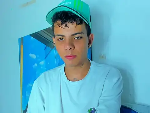 Snapshot of Alessandro_1610 chatting on 02-25-25, 04:35 Alessandro 1610 online show from 02-25-25, 04:35