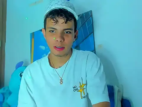 Snapshot of Alessandro_1610 chatting on 03-01-25, 06:03 Alessandro 1610 online show from 03-01-25, 06:03