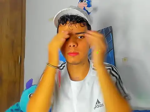 Snapshot of Alessandro_1610 chatting on 03-08-25, 05:38 Alessandro 1610 online show from 03-08-25, 05:38