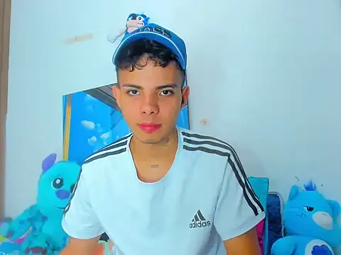 Snapshot of Alessandro_1610 chatting on 03-13-25, 02:01 Alessandro 1610 online show from 03-13-25, 02:01