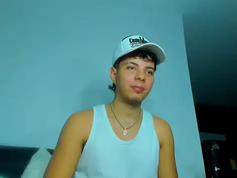 Snapshot of Alessandro_1610 chatting on 09-15-25, 02:44 Alessandro 1610 online show from 09-15-25, 02:44