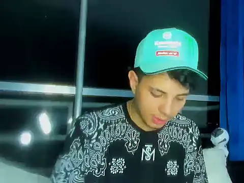 Snapshot of Alessandro_1610 chatting on 09-21-25, 04:14 Alessandro 1610 online show from 09-21-25, 04:14