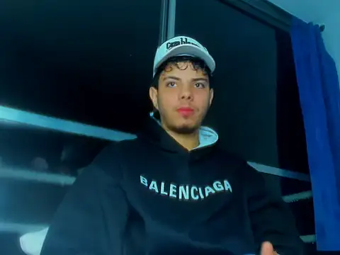 Snapshot of Alessandro_1610 chatting on 10-02-25, 05:58 Alessandro 1610 online show from 10-02-25, 05:58