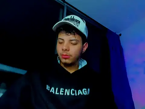 Snapshot of Alessandro_1610 chatting on 10-03-25, 05:26 Alessandro 1610 online show from 10-03-25, 05:26