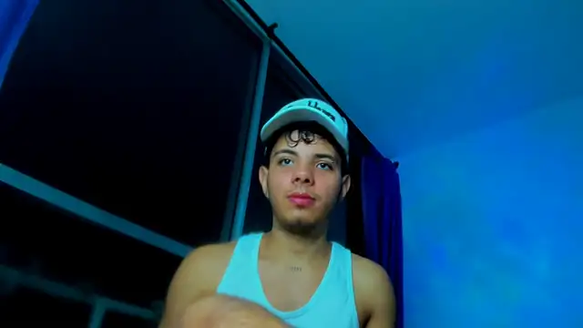 Snapshot of Alessandro_1610 chatting on 10-18-25, 06:48 Alessandro 1610 online show from 10-18-25, 06:48