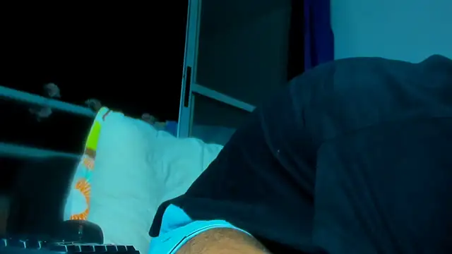 Snapshot of Alessandro_1610 chatting on 10-19-25, 04:35 Alessandro 1610 online show from 10-19-25, 04:35