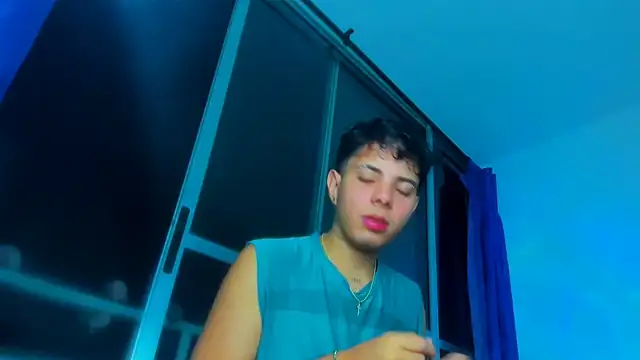 Snapshot of Alessandro_1610 chatting on 11-05-25, 05:07 Alessandro 1610 online show from 11-05-25, 05:07