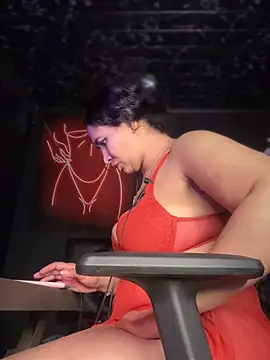 Snapshot of Carola-Ross chatting on 02-14-25, 05:30 Carola-Ross online show from 02-14-25, 05:30