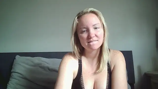 Snapshot of sexiirose22 chatting on 03-23-26, 04:00 sexiirose22 online show from 03-23-26, 04:00