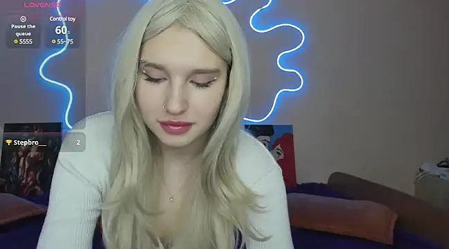 Snapshot of EvelinaLuu chatting on 03-07-25, 01:20 EvelinaLuu online show from 03-07-25, 01:20