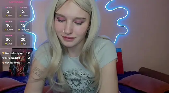 Snapshot of EvelinaLuu chatting on 03-12-25, 04:08 EvelinaLuu online show from 03-12-25, 04:08