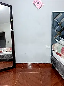 Snapshot of anahi_evans19 chatting on 10-28-25, 10:23 anahi evans19 online show from 10-28-25, 10:23