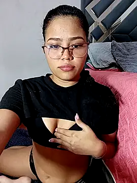 Snapshot of anahi_evans19 chatting on 11-22-25, 09:25 anahi evans19 online show from 11-22-25, 09:25