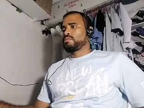 Snapshot of YOX22 chatting on 02-20-25, 05:33 YOX22 online show from 02-20-25, 05:33