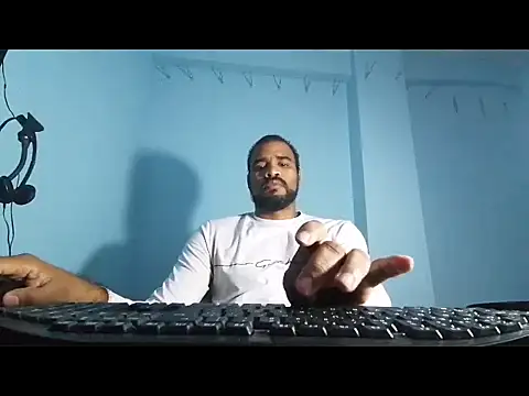 Snapshot of YOX22 chatting on 03-01-25, 05:09 YOX22 online show from 03-01-25, 05:09