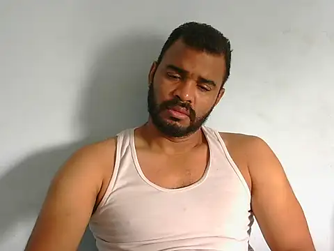 Snapshot of YOX22 chatting on 10-01-25, 01:39 YOX22 online show from 10-01-25, 01:39