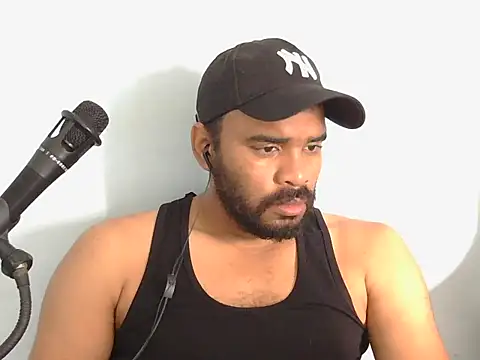 Snapshot of YOX22 chatting on 10-16-25, 01:56 YOX22 online show from 10-16-25, 01:56