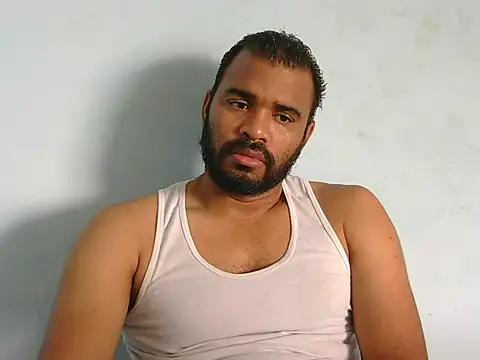 Snapshot of YOX22 chatting on 10-17-25, 02:30 YOX22 online show from 10-17-25, 02:30