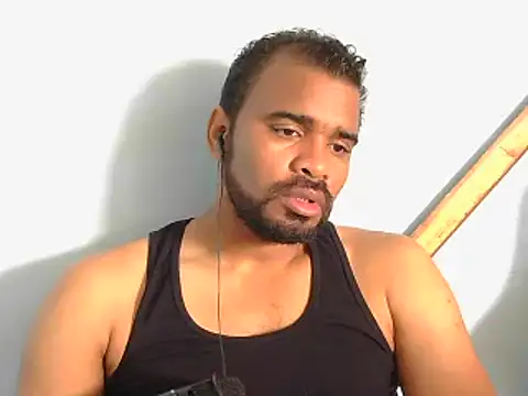 Snapshot of YOX22 chatting on 10-27-25, 03:05 YOX22 online show from 10-27-25, 03:05