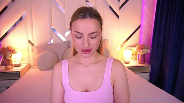 Snapshot of LindsieGreyy chatting on 05-18-26, 07:03 LindsieGreyy online show from 05-18-26, 07:03
