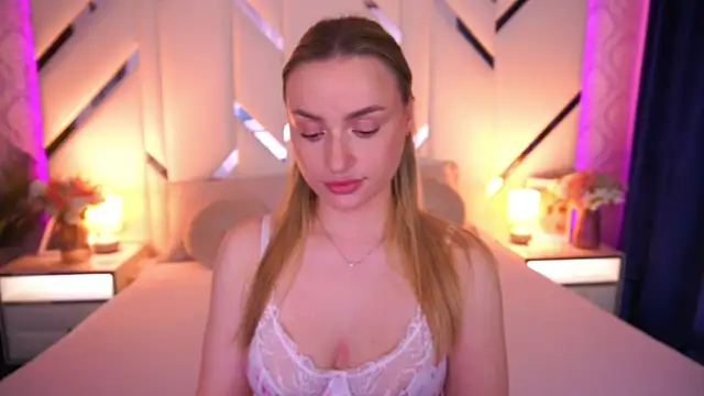 Snapshot of LindsieGreyy chatting on 05-21-26, 01:18 LindsieGreyy online show from 05-21-26, 01:18