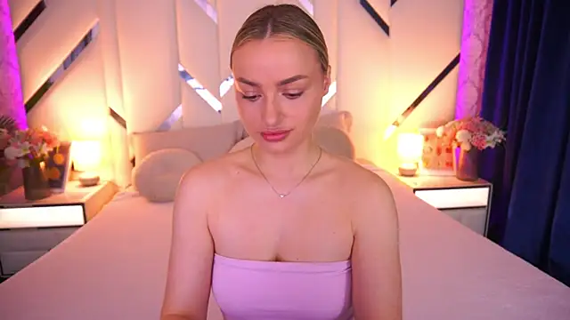 Snapshot of LindsieGreyy chatting on 06-08-26, 06:25 LindsieGreyy online show from 06-08-26, 06:25