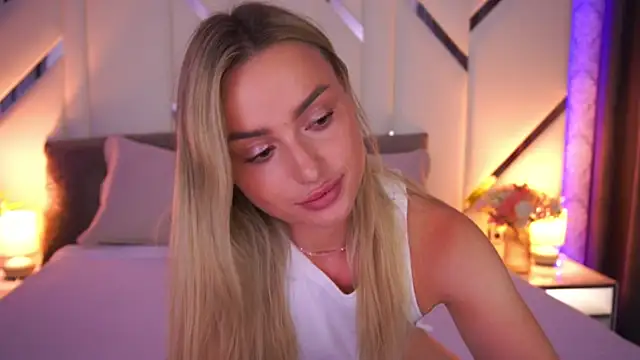 Snapshot of LindsieGreyy chatting on 07-11-26, 01:03 LindsieGreyy online show from 07-11-26, 01:03