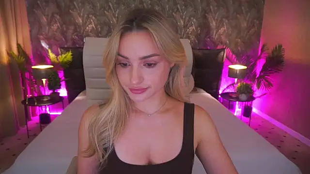 Snapshot of LindsieGreyy chatting on 07-26-26, 01:07 LindsieGreyy online show from 07-26-26, 01:07