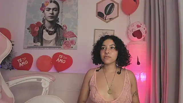 Snapshot of Dhalila_ chatting on 02-16-25, 07:26 Dhalila online show from 02-16-25, 07:26