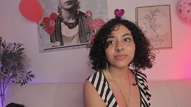 Snapshot of Dhalila_ chatting on 02-19-25, 04:44 Dhalila online show from 02-19-25, 04:44