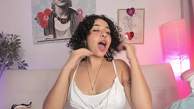 Snapshot of Dhalila_ chatting on 02-22-25, 01:33 Dhalila online show from 02-22-25, 01:33