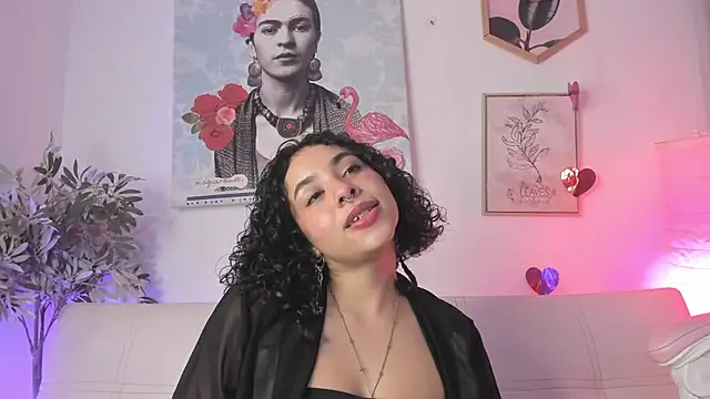 Snapshot of Dhalila_ chatting on 02-24-25, 12:52 Dhalila online show from 02-24-25, 12:52