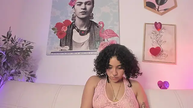 Snapshot of Dhalila_ chatting on 02-25-25, 07:42 Dhalila online show from 02-25-25, 07:42