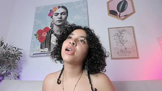 Snapshot of Dhalila_ chatting on 03-01-25, 07:51 Dhalila online show from 03-01-25, 07:51