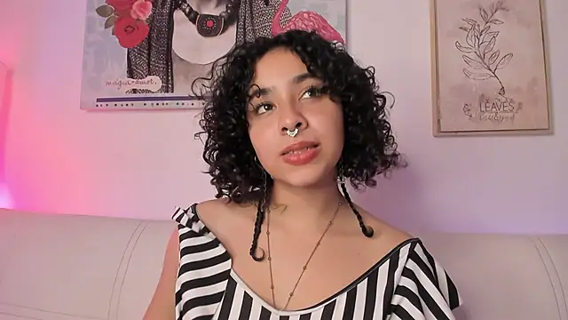 Snapshot of Dhalila_ chatting on 03-05-25, 02:14 Dhalila online show from 03-05-25, 02:14