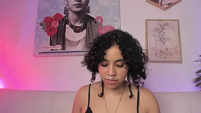 Snapshot of Dhalila_ chatting on 03-07-25, 04:35 Dhalila online show from 03-07-25, 04:35