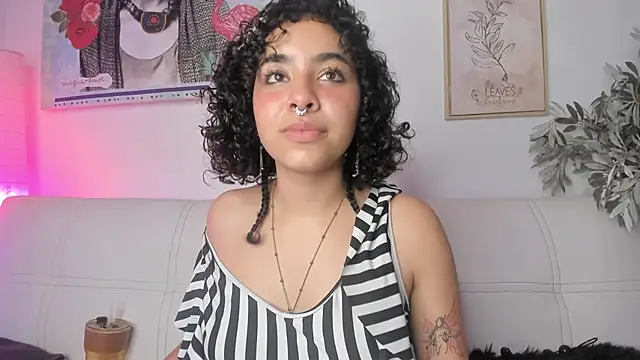 Snapshot of Dhalila_ chatting on 03-13-25, 04:38 Dhalila online show from 03-13-25, 04:38