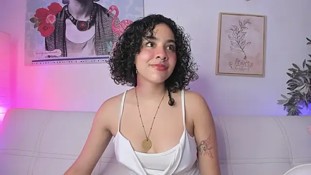 Snapshot of Dhalila_ chatting on 03-18-25, 01:21 Dhalila online show from 03-18-25, 01:21