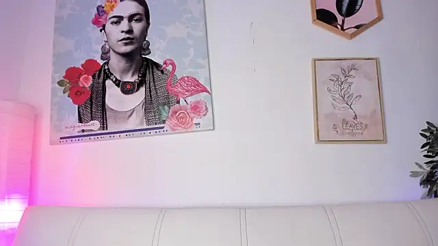 Snapshot of Dhalila_ chatting on 03-21-25, 05:32 Dhalila online show from 03-21-25, 05:32