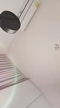 Snapshot of Dhalila_ chatting on 10-15-25, 02:01 Dhalila online show from 10-15-25, 02:01