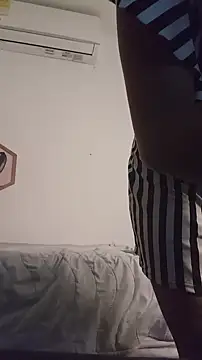 Snapshot of Dhalila_ chatting on 10-17-25, 05:43 Dhalila online show from 10-17-25, 05:43