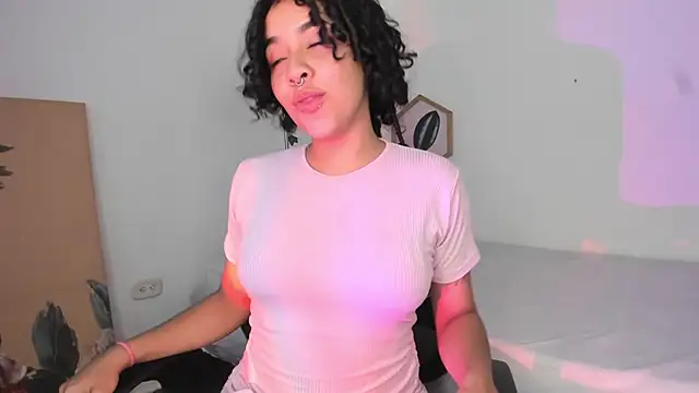 Snapshot of Dhalila_ chatting on 10-19-25, 12:28 Dhalila online show from 10-19-25, 12:28